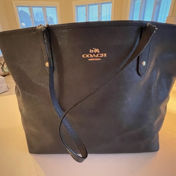 Coach Handbags - Coach Cross Grain leather city zip tote